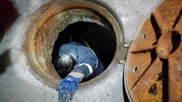 Tuvalet giderine atıldı sokaktaki rögar kapağında bulundu