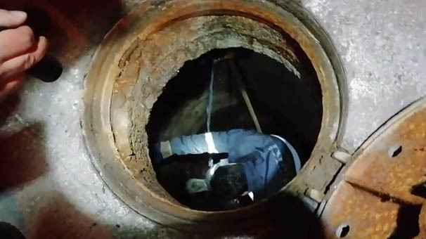 Tuvalet giderine atıldı sokaktaki rögar kapağında bulundu