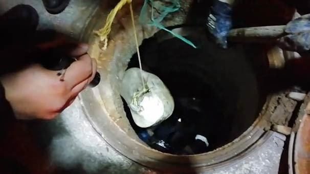 Tuvalet giderine atıldı sokaktaki rögar kapağında bulundu