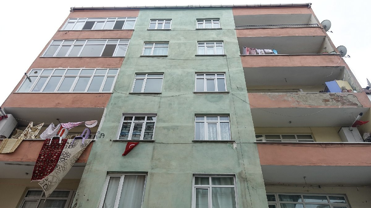 İstanbul'da risk taşıyan bina boşaltıldı