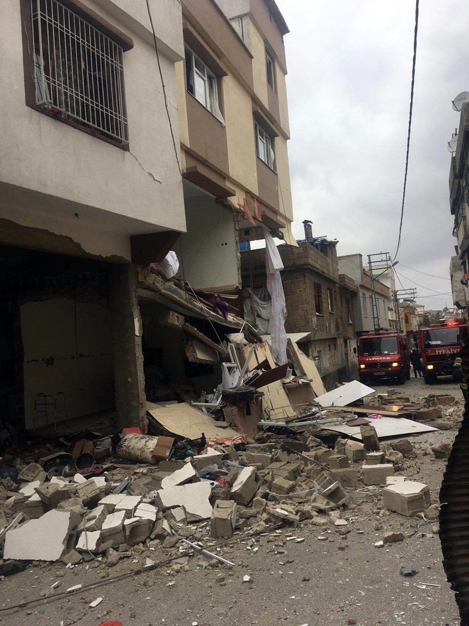 Gaziantep'te peş peşe patlamalar ! Ortalık savaş alanına döndü