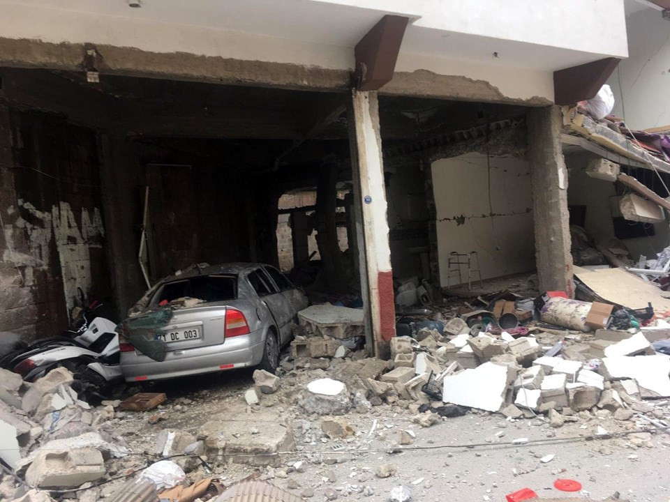Gaziantep'te peş peşe patlamalar ! Ortalık savaş alanına döndü