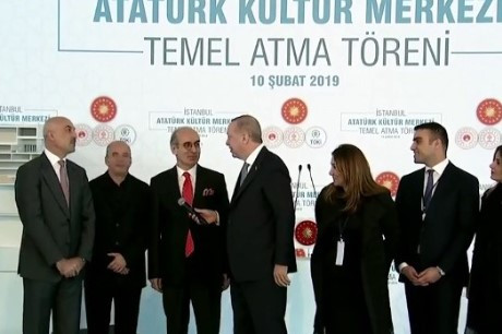Temel atma töreninde mikrofon açık unutulunca...