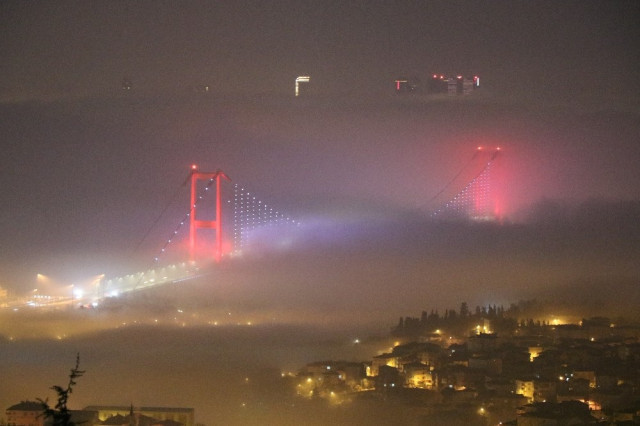 İstanbul sis altında ! Deniz seferleri yine iptal