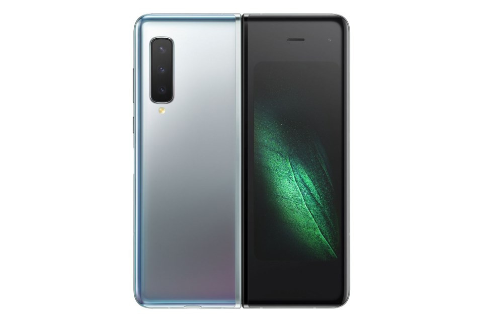 Samsung yeni amiral gemilerini tanıttı ! Katlanabilir telefon sürprizi