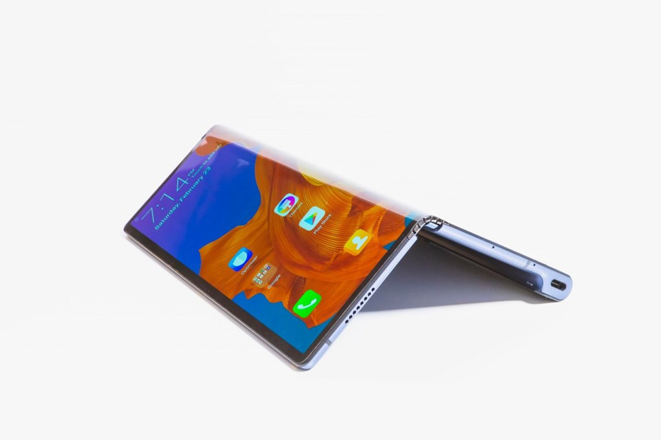 Samsung şokta ! Huawei katlanabilir telefonu Mate X'i tanıttı