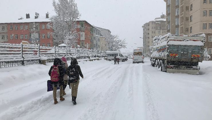 Meteoroloji uzmanı uyardı ! Kar geri mi dönüyor ?