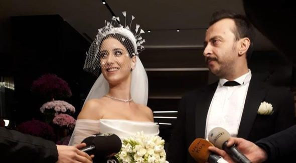 Hazal Kaya ile Ali Atay evlendi ! Düğüne ünlü akını