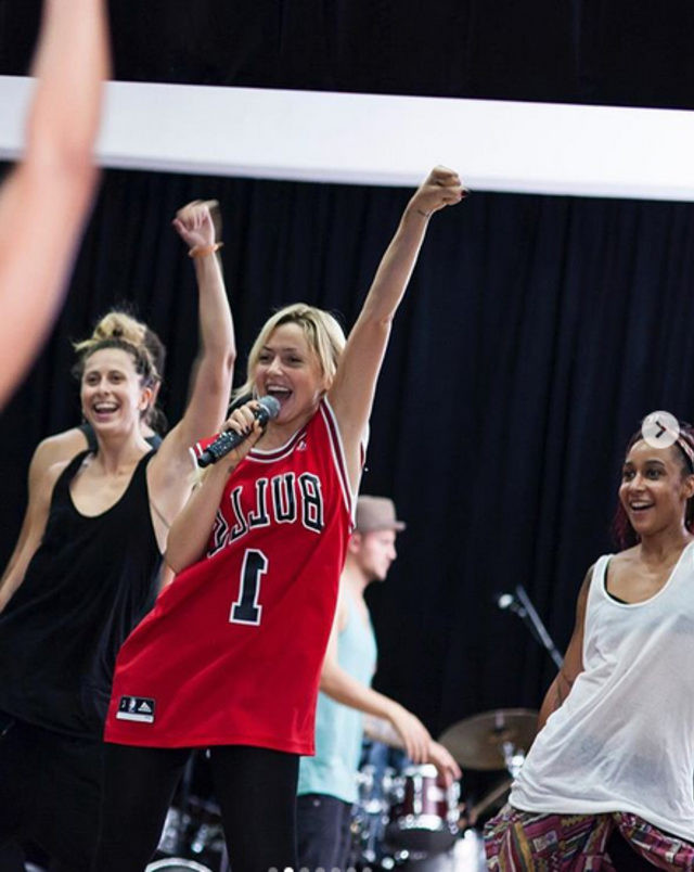 Hadise ilginç paylaşımlarıyla dikkat çekti