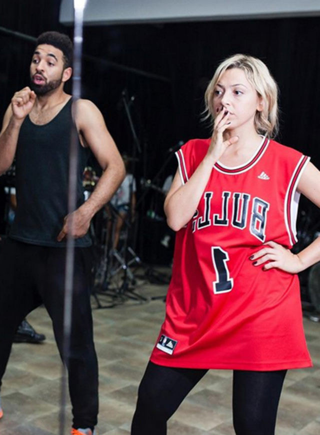 Hadise ilginç paylaşımlarıyla dikkat çekti