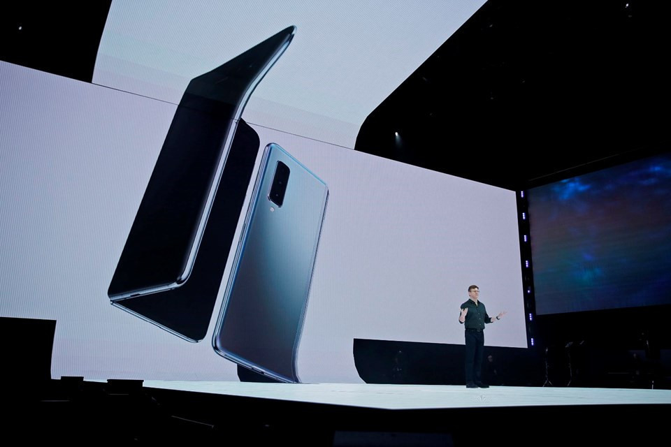 Samsung'un katlanabilir telefonu Türkiye'de satışa çıkıyor