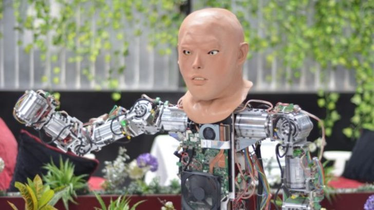 Konyalı yerli robotun artık bir de yüzü var