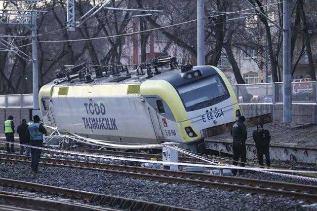 Ankara'da tren kazası: Yük treni raydan çıktı