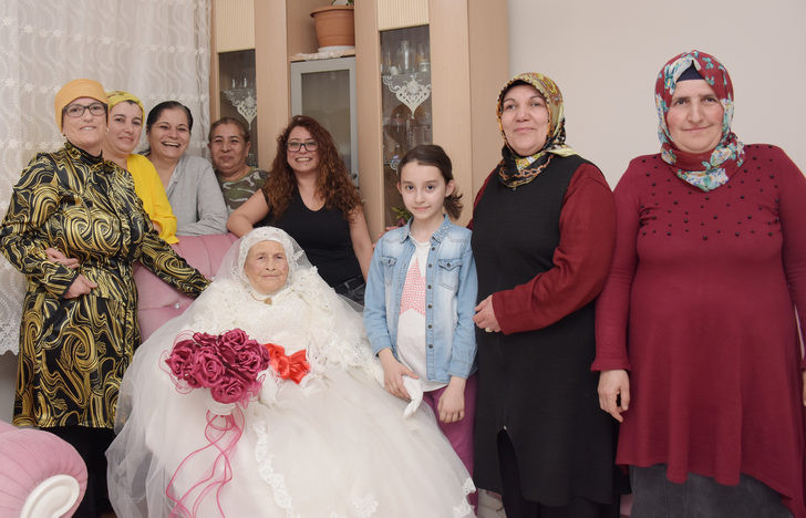 Türkiye'nin en yaşlı gelini: 89'unda gelinlik giydi