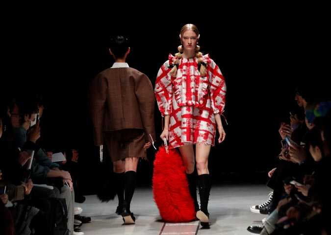 Tokyo Moda haftasında çarpıcı tasarımlar yer aldı