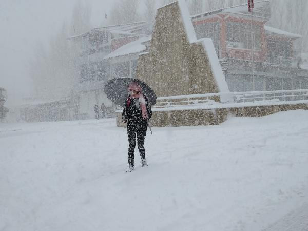 Van'da 14 yerleşimin yolu kardan kapandı - Resim: 2