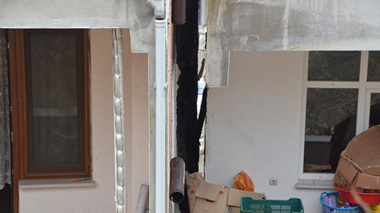 Binalardaki çatlaklar herkesi mağdur etti