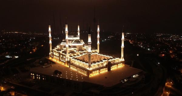 Camlica Camii Nin Isiklandirilmis Hali Buyuledi Haber3