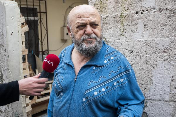 Kim bu hayırsever ? Evlere içi para dolu zarf bıraktılar