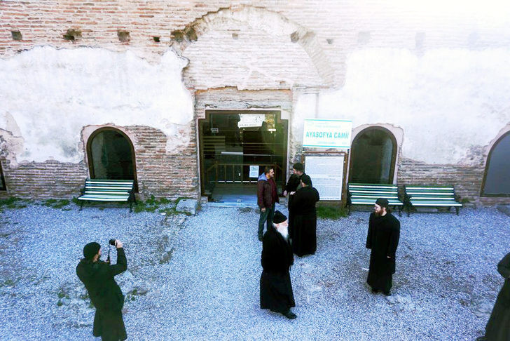 Ayasofya Orhan Camii'nde papazlara ''ayin'' engeli
