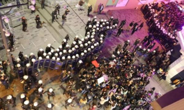 Kadınların Feminist Gece Yürüyüşü'ne polisten biber gazlı müdahale