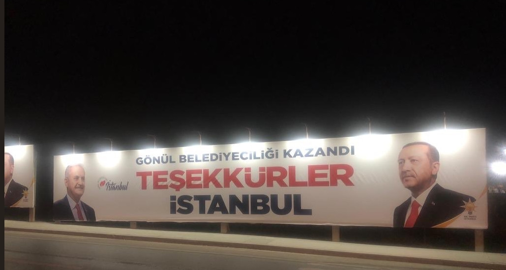 CHP'den AK Parti'nin ''teşekkür'' pankartlarına suç duyurusu