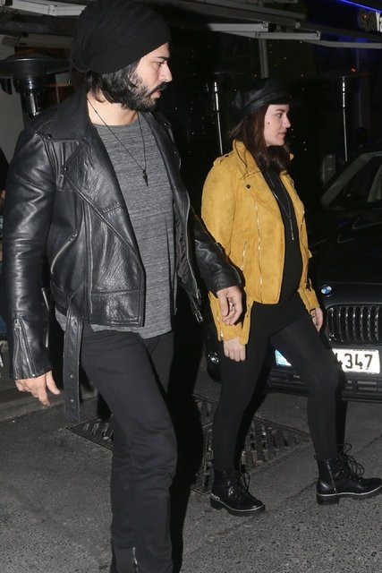 Fahriye Evcen doğum yaptı