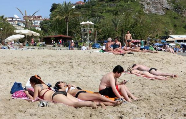 Antalya'ya yaz erken geldi