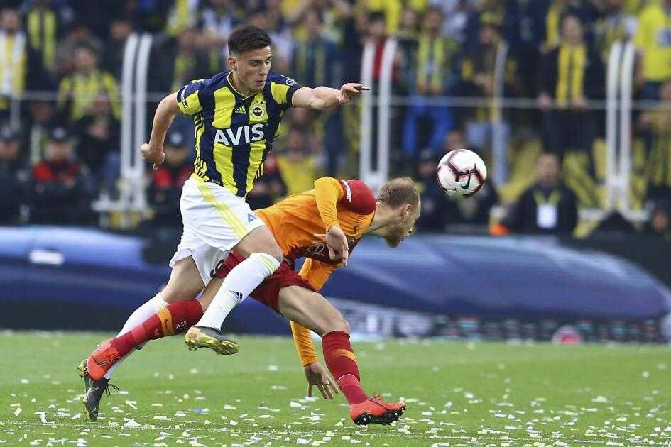 Fenerbahçe - Galatasaray derbisinden en çarpıcı kareler