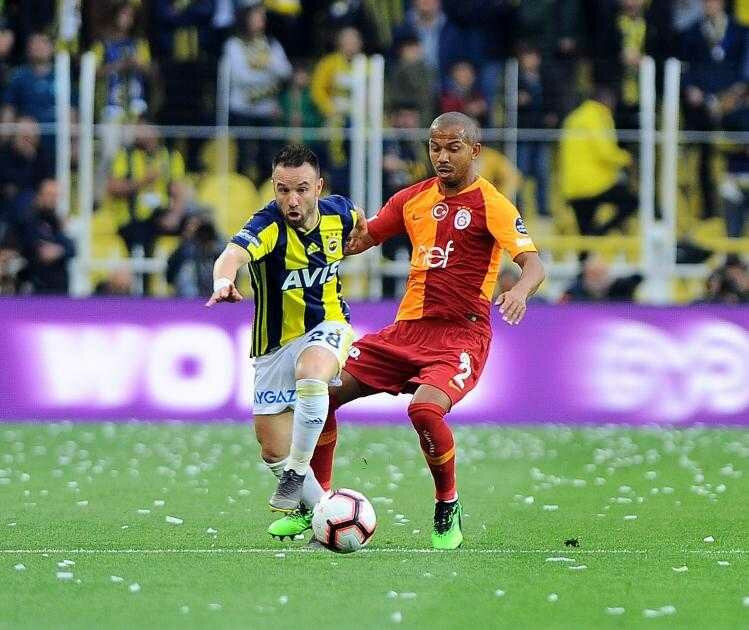 Fenerbahçe - Galatasaray derbisinden en çarpıcı kareler
