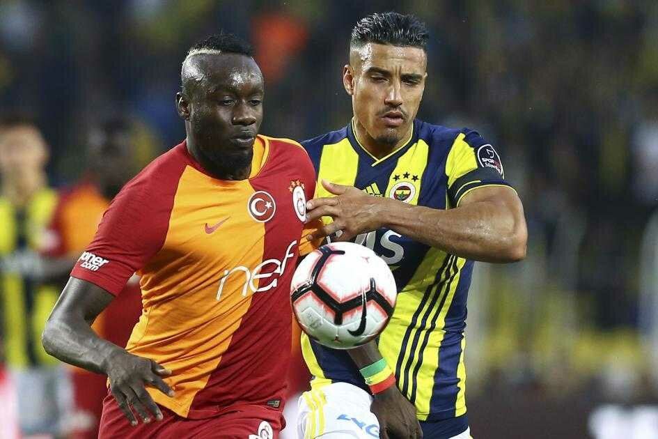 Fenerbahçe - Galatasaray derbisinden en çarpıcı kareler
