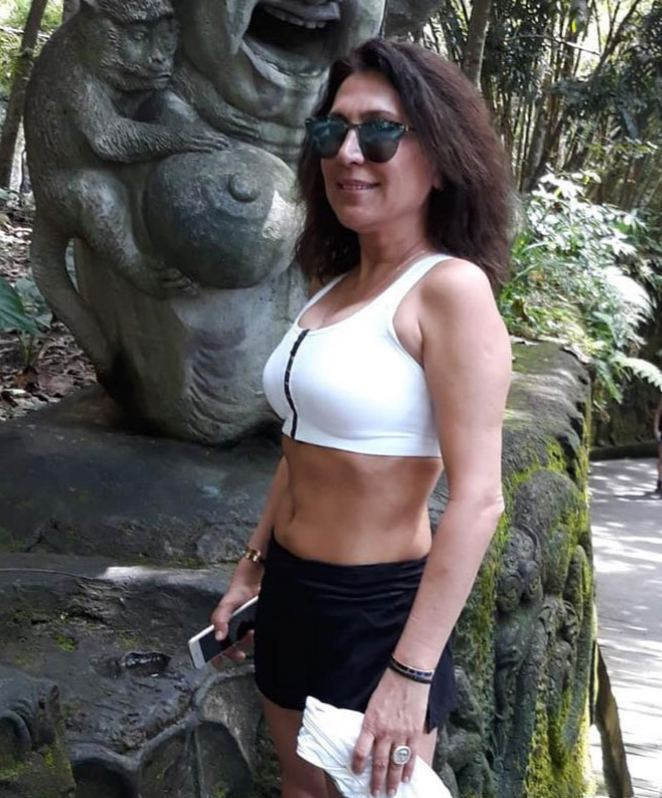 Asuman Dabak Bali tatilinde
