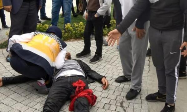 İstanbul'da eşini döven kişiyi mahalleli bıçakladı !