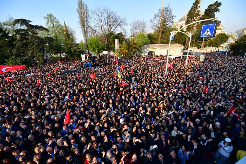 İstanbul'da Ekrem İmamoğlu coşkusu sokaklara sığmadı