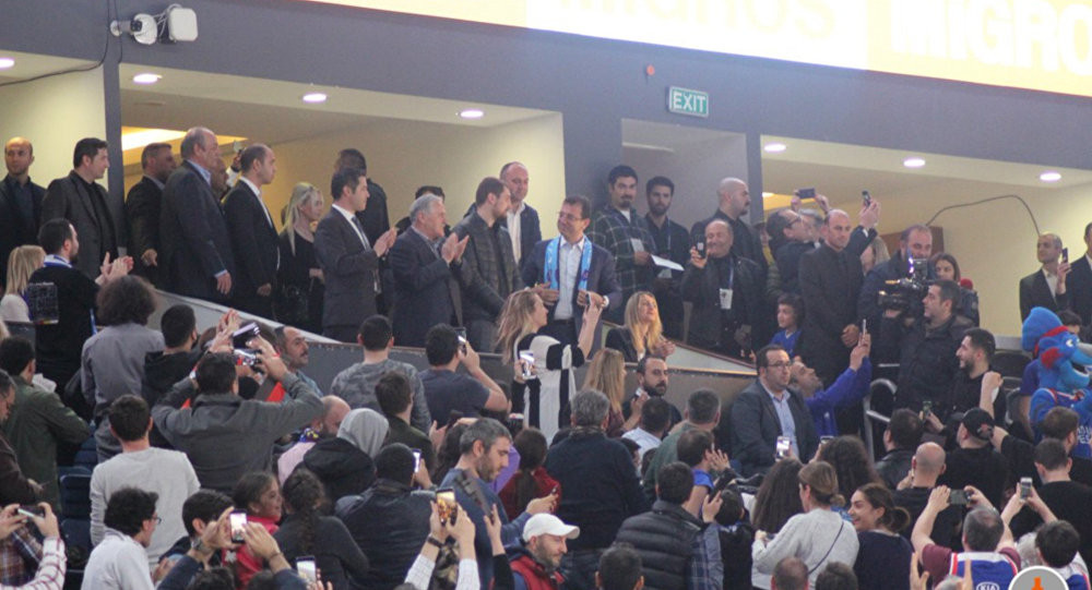  İBB Başkanlığı koltuğuna oturan İmamoğlu, Anadolu Efes-Barcelona maçında 