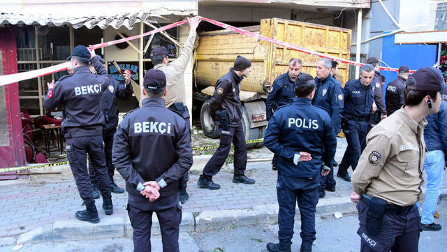 İzmir'de dehşet: 2 ölü, 6 yaralı