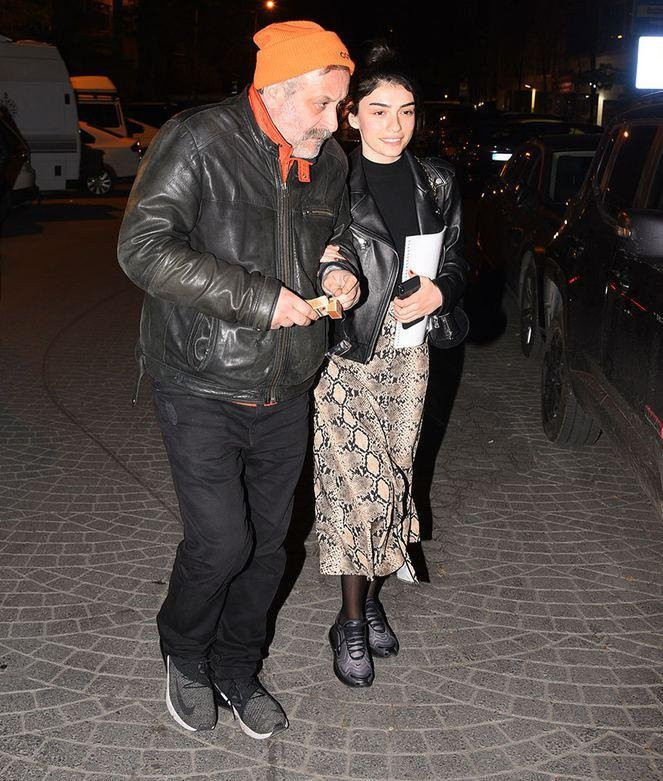 Hazar Ergüçlü sevgilisi Onur Ünlü'yü ailesiyle tanıştırdı