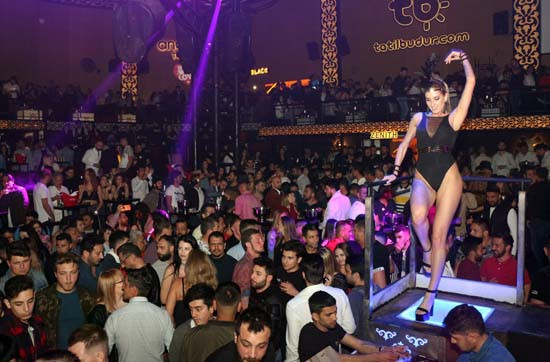 Antalya'da sezon açıldı ! Gece yarısı kapılar açıldı...