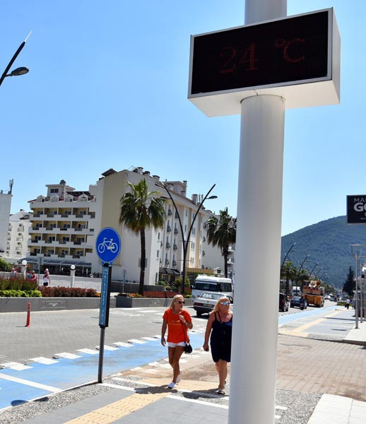 Marmaris'e yaz geldi; plajlar doldu !