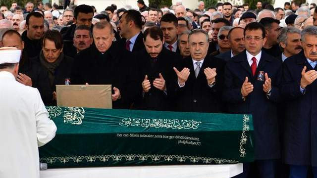 Erdoğan ve İmamoğlu cenaze namazında yan yana saf tuttu