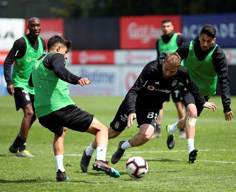Medel'in yerine gelecek ismi bulundu