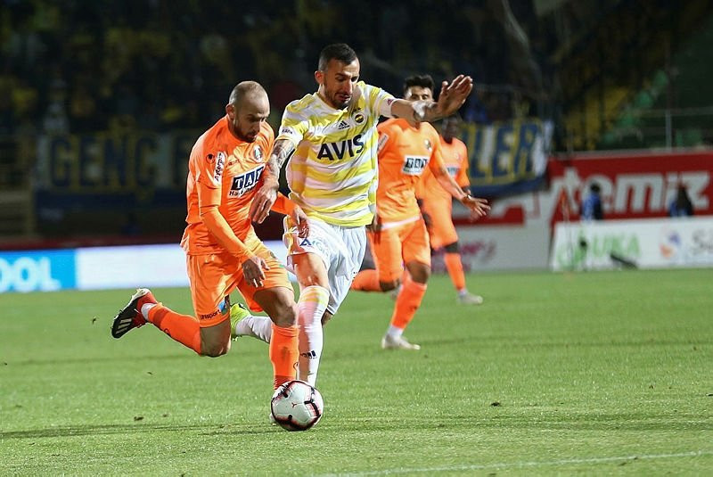 Fenerbahçeli futbolcular soyunma odasında dürüm mü yedi ?