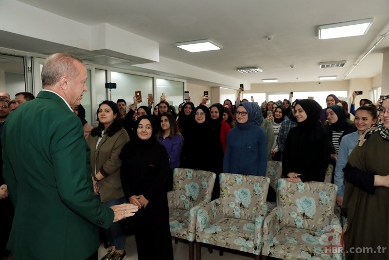 Cumhurbaşkanı Erdoğan'dan TÜRGEV yurduna ziyaret
