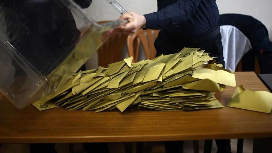 AK Parti kolları sıvadı, seçim sistemi değişiyor