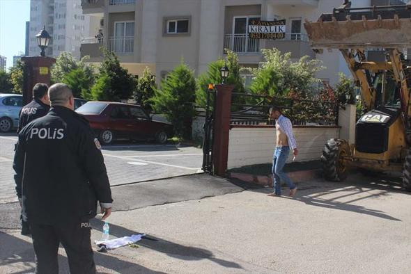 Adana'da dehşet anları ! Kendine böyle zarar verdi