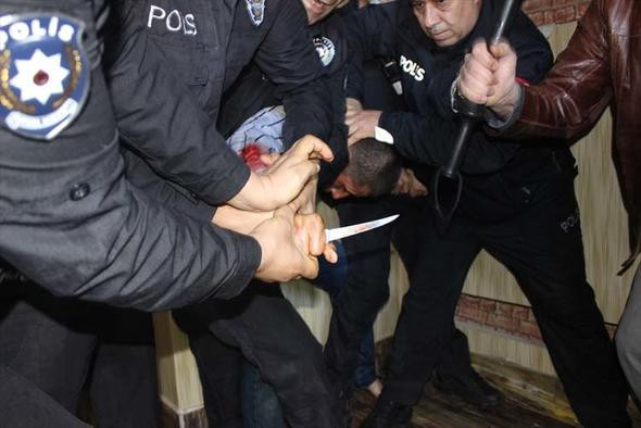 Adana'da dehşet anları ! Kendine böyle zarar verdi