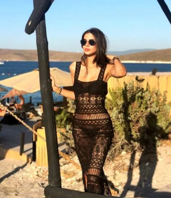 Deren Talu'nun plaj kıyafetine beğeni yağdı