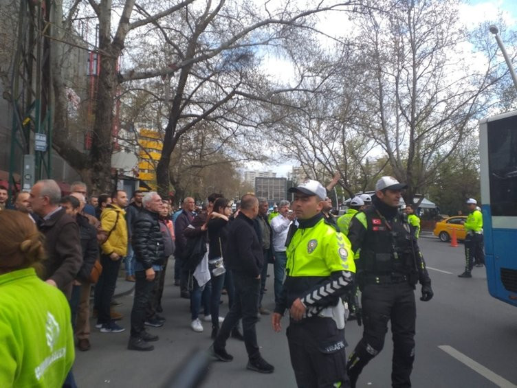 Halk otobüsü şoföründen yaşlı yolcuya küstah hareket