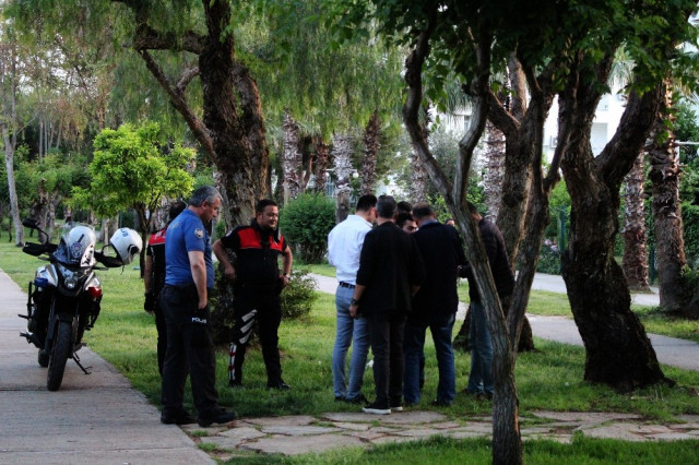 Akılalmaz olay ! Parkta kadın kılığında yakalandı