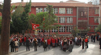 İzmir Marşı 23 Nisan programından çıkarıldı